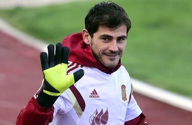 Oficial: Iker Casillas deja el Real Madrid y ficha con el Oporto