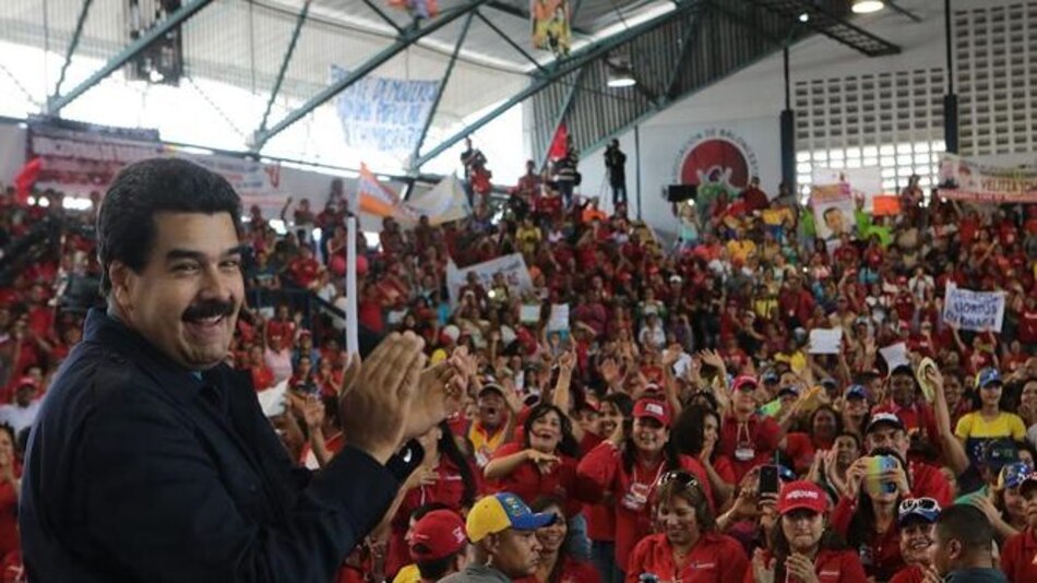 Maduro acusa a televisoras de golpistas en medio del recuerdo del 'Caracazo'