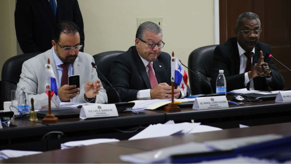 Cámara de Comercio y Colegio Nacional de Abogados rechazan modificación al  presupuesto de la ACP