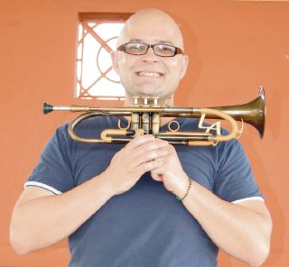 Aquino lanza disco solista