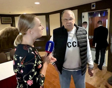 Se agota el suéter con las siglas de URSS que Lavrov vistió en Alaska