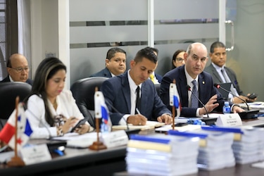 Chapman sustenta ante la Asamblea el presupuesto de 2027 por $35,111.7 millones