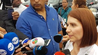 Marta de Martinelli dice que el expresidente regresa al país ‘por temas de salud’