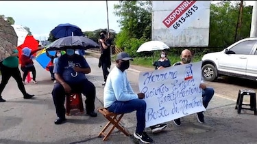 Autoridades de Salud se reúnen con afectados por jarabe envenenado; se mantiene cierre en puente sobre el río La Villa
