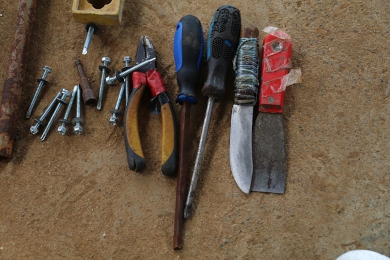 Decomisan 5 armas, 298 municiones, drogas y videojuegos en pabellones 11 y 12 de la Joyita