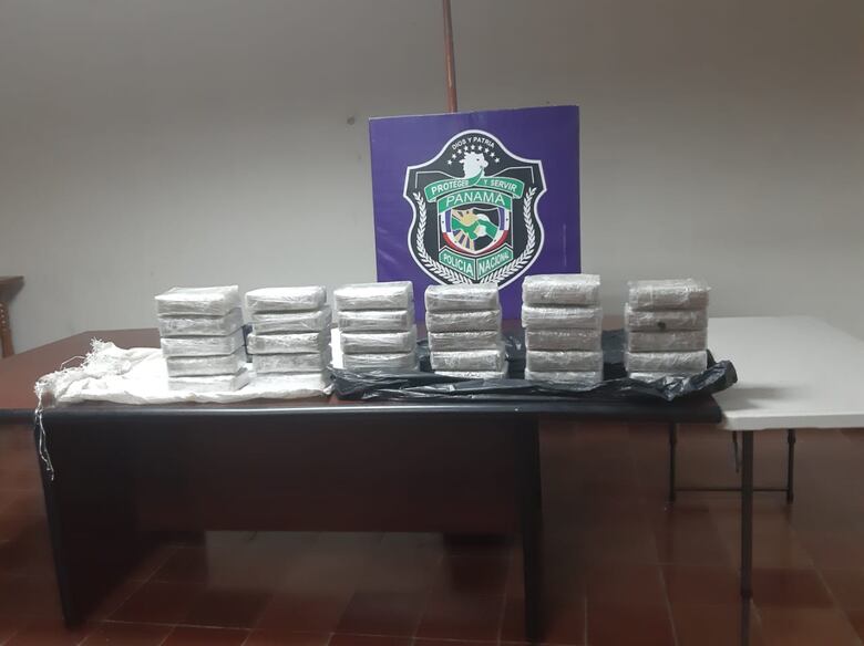 Herrera: Policía encuentra entre los matorrales 30 paquetes de droga