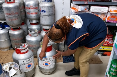Acodeco y comerciantes de los minusúper logran acuerdo: seguirá la venta del tanque de gas