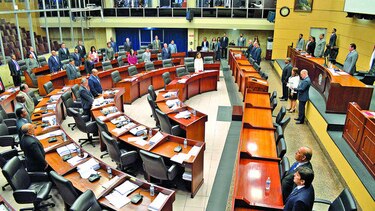 Asamblea prorroga temas polémicos
