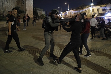 Nuevos enfrentamientos en Jerusalén tras llamado a la calma de Netanyahu