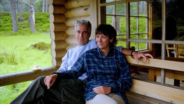 Al menos 13 fotos de los archivos del caso Epstein fueron eliminadas del sitio web del Departamento de Justicia de Estados Unidos