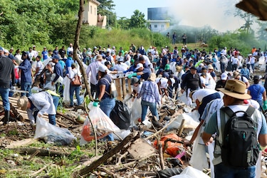 Navarro dice que Panamá se está ahogando en basura; se recogen 35 toneladas de desechos en dos playas de la capital