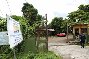 Condenas, denuncias y silencio oficial: las historias de horror que se repiten en los albergues del Estado