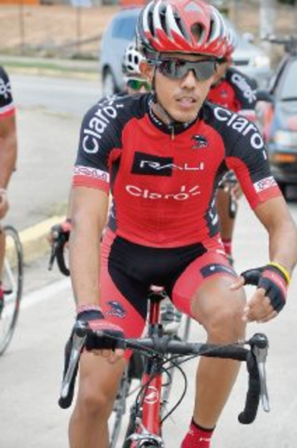 Rangel gana la etapa y es líder