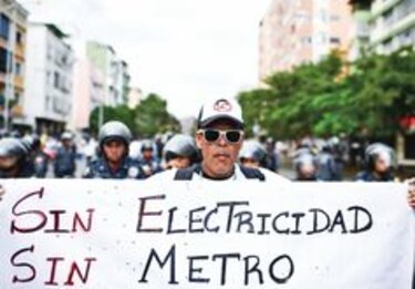 Muertes por apagón agudizan la crisis y el caos en Venezuela
