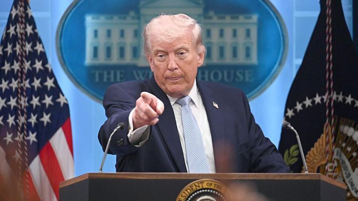 Monarca absoluto vs. rey en capullo