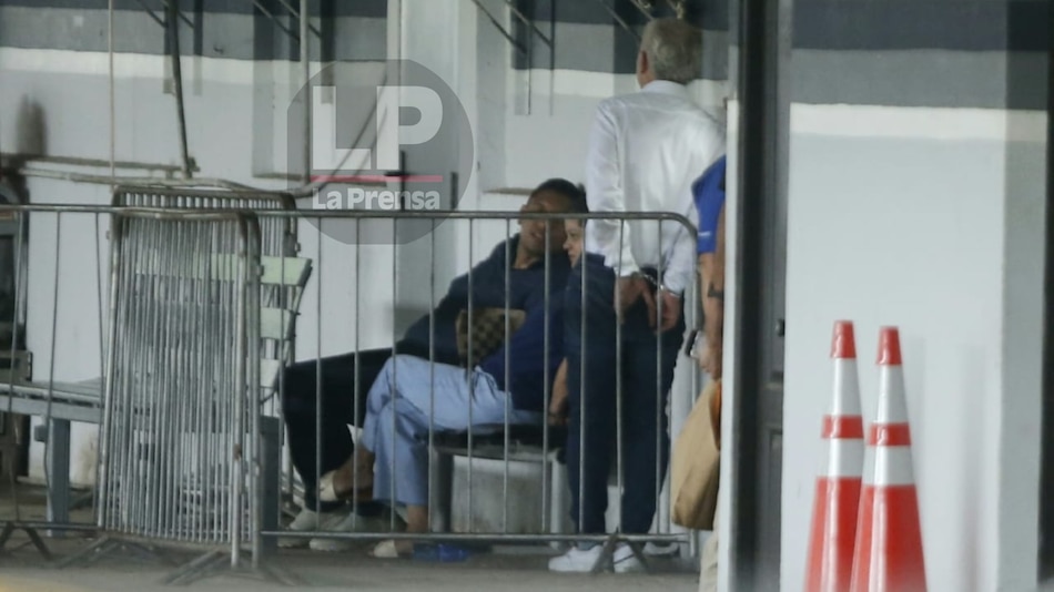 Budy Attie y Luis Oliva llegan custodiados y esposados a la DIJ