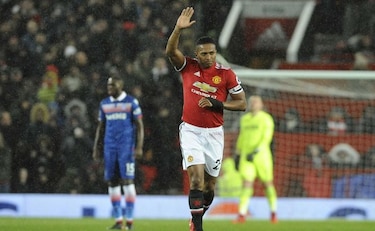 Mánchester United logra fácil triunfo