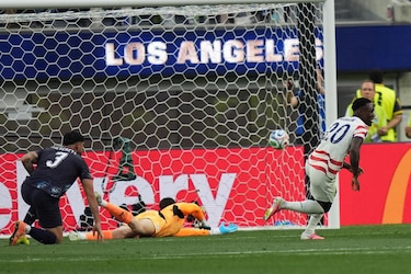 Vinícius acelera el paso y comparte el trono del MVP con Balogun