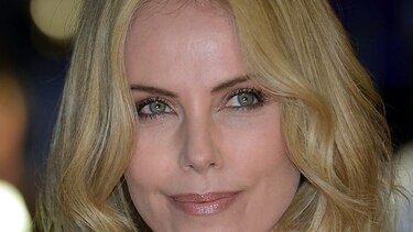 La actriz Charlize Theron habría adoptado a una segunda hija