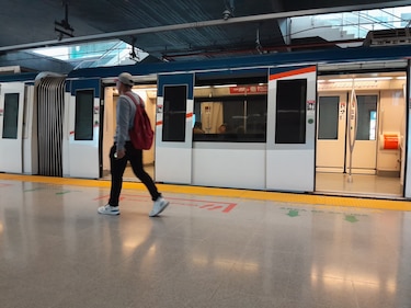 Frenan licitación de limpieza de trenes y estaciones de la línea 2