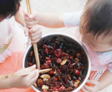 Las cucarachas que ‘trabajan’ comiendo basura
