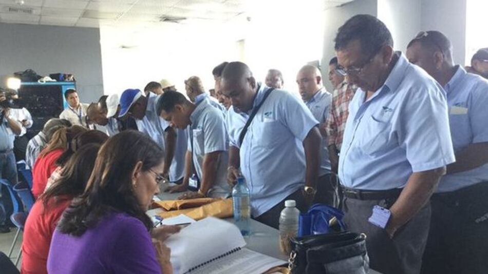 Revelan a operadores del Metro Bus el monto de horas extras adeudadas