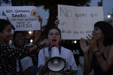 Caso Arquesio Arias: grupo de mujeres protesta frente a la Asamblea