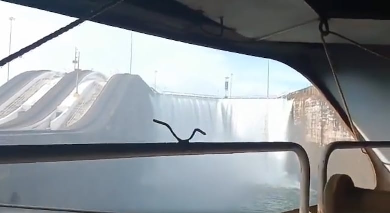 Canal de Panamá investiga las causas del desbordamiento de la línea oeste de las esclusas de Gatún