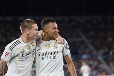 Real Madrid golea 1-4 al Levante y mantiene pleno de puntos en la Liga