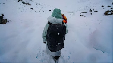 ‘Tuve suerte de haber salido’: los testimonios de personas rescatadas del Everest tras luchar contra la hipotermia en medio de una feroz tormenta