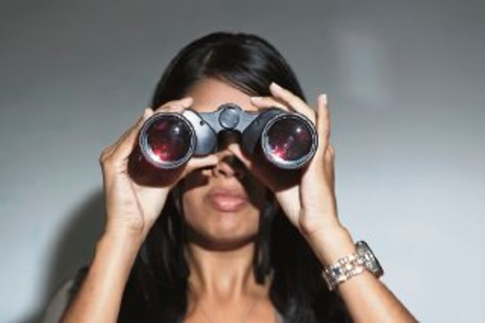 Alternativas para palabra ´stalkear´ en español