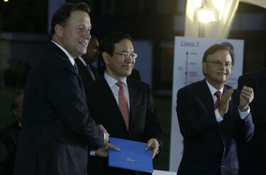 Entregan orden de proceder para cuarto puente y Línea 3 del Metro