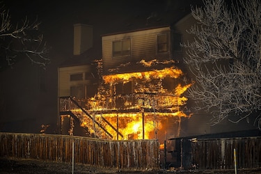 La nieve apaga incendios que devastaron Colorado