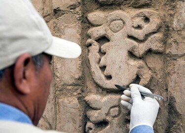 La ciudadela prehispánica de Chan Chan en Perú devela murales milenarios