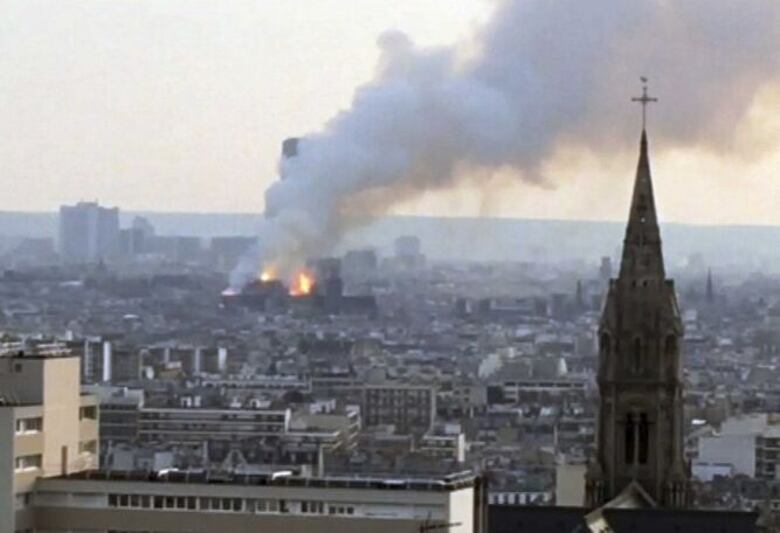 Incendio en la catedral de Notre Dame en París