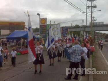 Delegaciones desfilan en San Miguelito