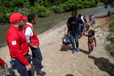 España fortalece su cooperación en el Darién ante récord de llegadas de migrantes en 2023