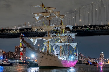 Marina de México garantiza investigaciones transparentes tras accidente del buque que chocó contra el puente de Brooklyn y  dejó dos personas fallecidas