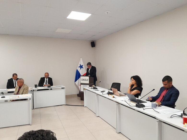 Director del Idaan rinde cuentas en el Concejo de San Miguelito, ante la falta de agua potable