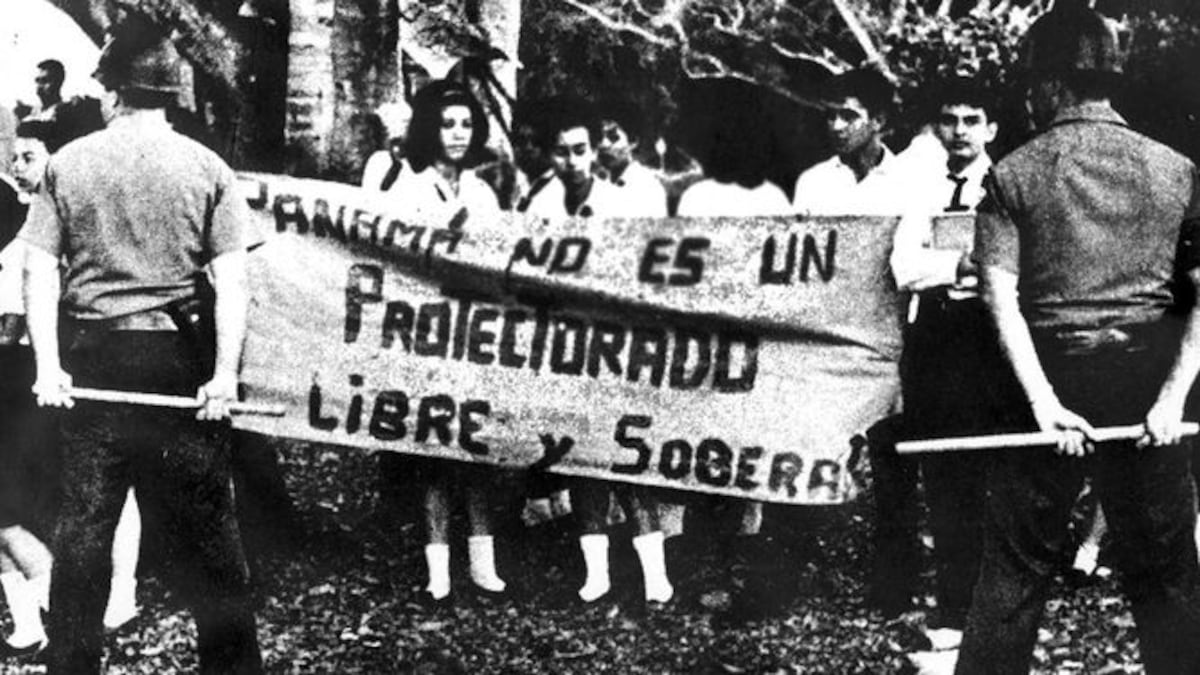 ‘Todo parece indicar que el movimiento estudiantil de alguna manera fue utilizado inconscientemente por los poderosos grupos económicos’.