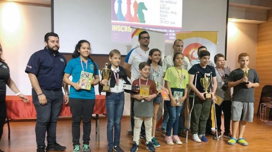 Daniel Bogdanov y Marielis Lobo dominan torneo municipal de ajedrez