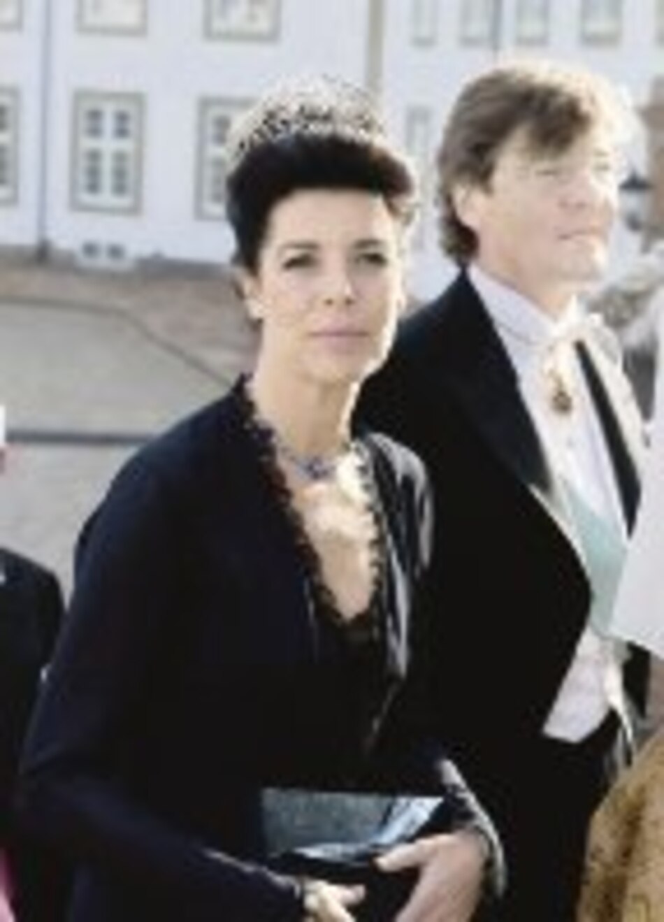 Pelea por fotos de la princesa Carolina