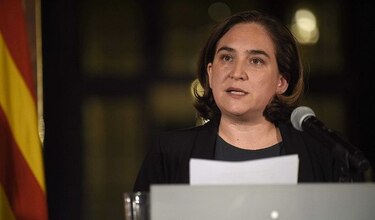 Alcaldesa de Barcelona pide renunciar a la declaración de independencia