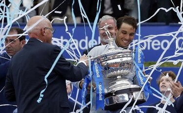 Rafael Nadal acaba con la sorpresa Tsitsipas y gana en Barcelona