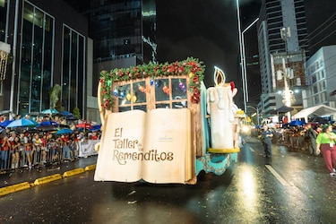 Más de 300 mil personas en el desfile de Navidad de ciudad de Panamá