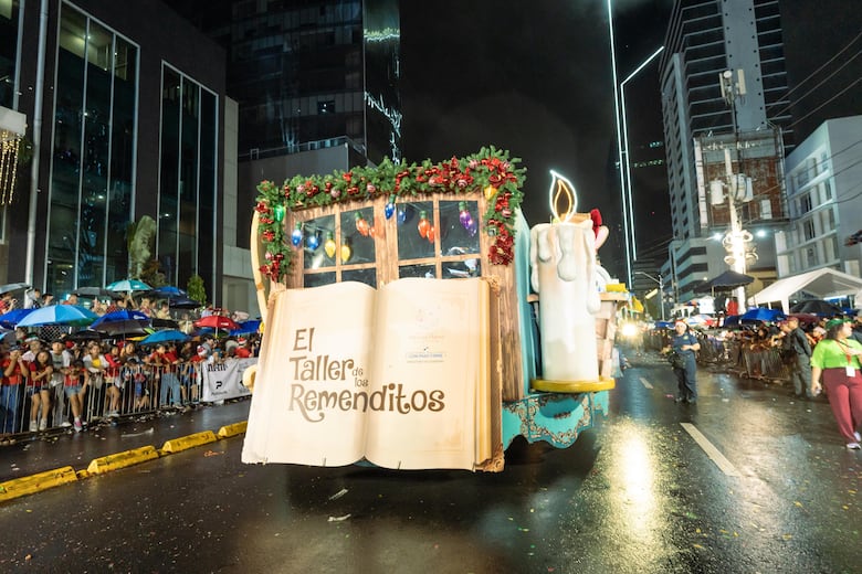 Más de 300 mil personas en el desfile de Navidad de ciudad de Panamá