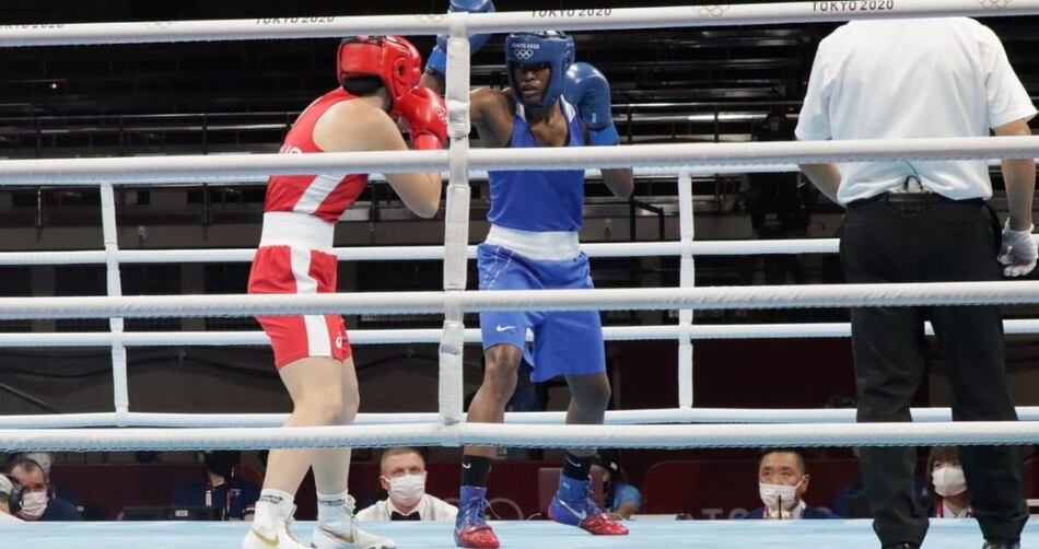 La boxeadora panameña Atheyna Bylon gana por decisión unánime y avanza a cuartos de final