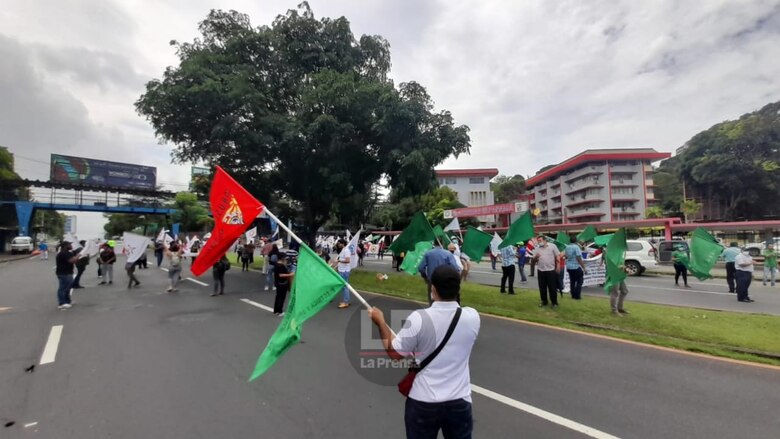 Un lunes marcado por los cierres y protestas