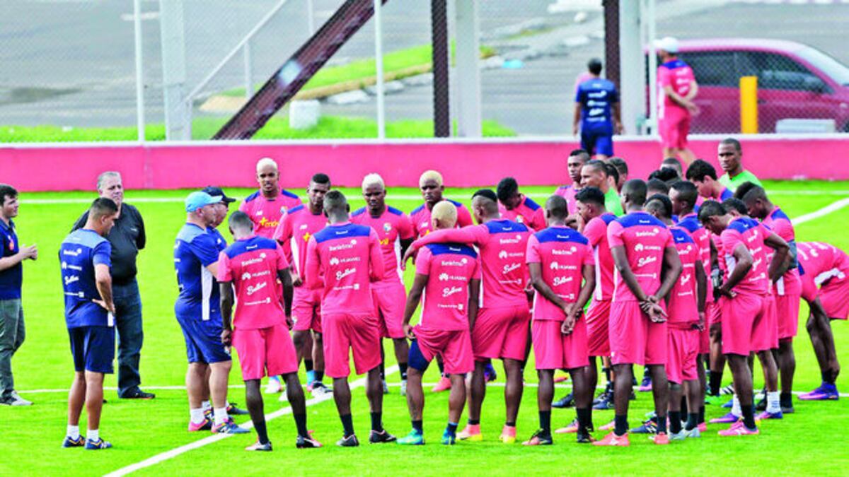 La selección comenzó su cuenta regresiva de cara a la Copa Centroamericana del mes de enero del año entrante. Edgar Carvajal estuvo al frente del equipo.