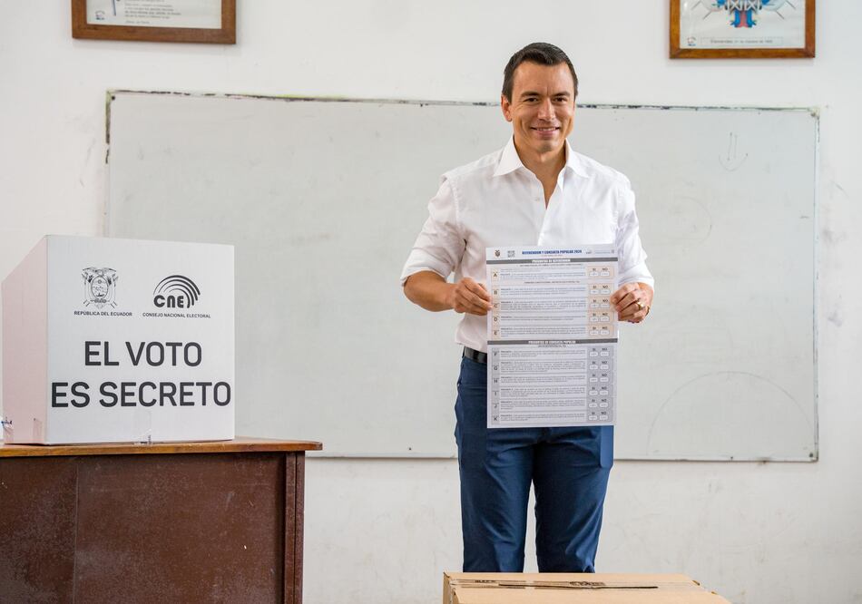 Con el 10% escrutado, Noboa gana nueve de las once preguntas de su plebiscito en Ecuador